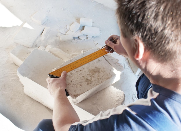 Jak dobrać odpowiednią grubość styroduru na fundamenty?