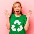 Jak wygląda znak recyklingu i co oznaczają jego elementy?