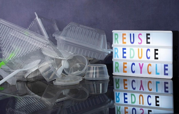 Tajemnicze symbole na opakowaniach - co oznaczają kody tworzyw sztucznych?