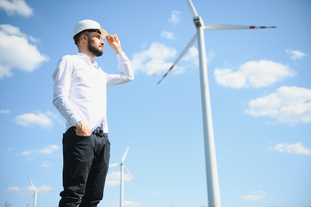 Domowa elektrownia wiatrowa pionowa - czy warto ją zrobić samemu?