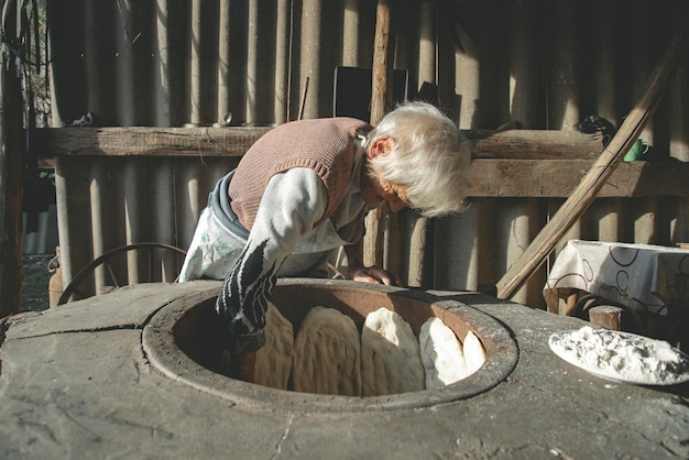 Jak prawidłowo położyć tynk baranek na elewacji budynku?