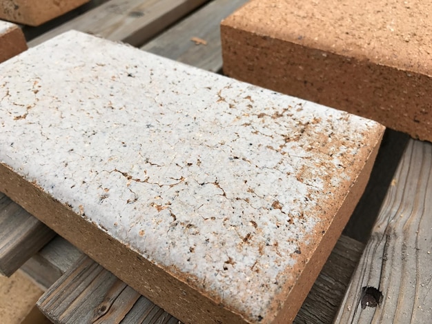 Jak skutecznie zabezpieczyć styropian zakopany w ziemi?