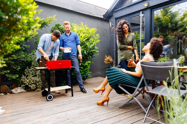 Jak tanio zrobić piękny taras w ogrodzie bez dużych nakładów?