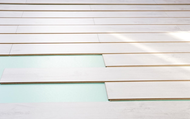 Jaki podkład wybrać pod panele na parterze domu?