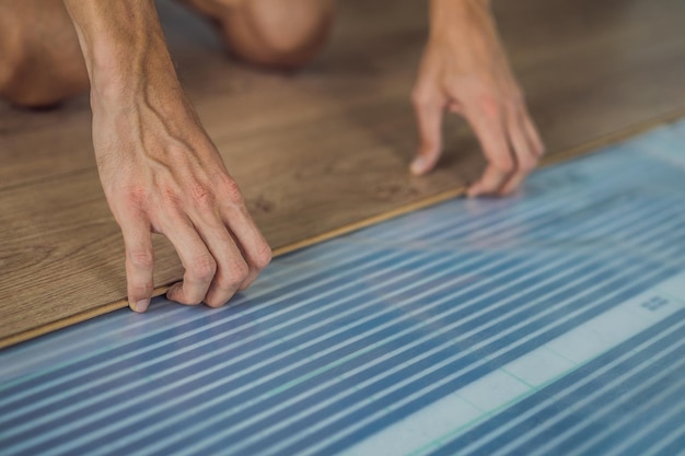 Jakie panele podłogowe wybrać na folię grzewczą?