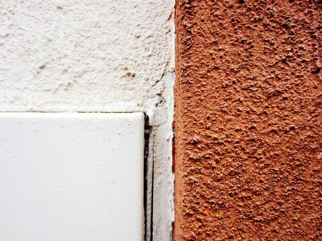 Tynk silikonowy czy silikonowo-silikatowy – który wybrać do elewacji?