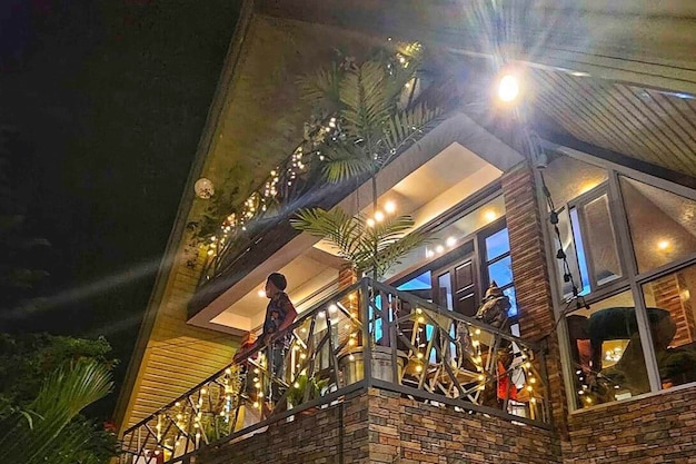 Jak oświetlić dom na zewnątrz, żeby podkreślić jego charakter?