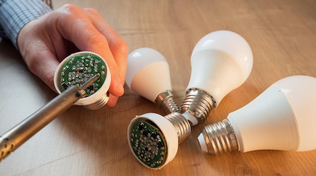 Jakie żarówki LED GU10 polecacie do oświetlenia domowego?